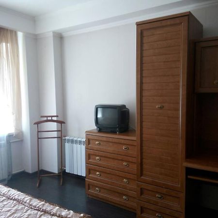 Квартира 2 Комн Рядом И-Т Амосова.Метро Олимпийская 3 Остановки Kiew Exterior foto
